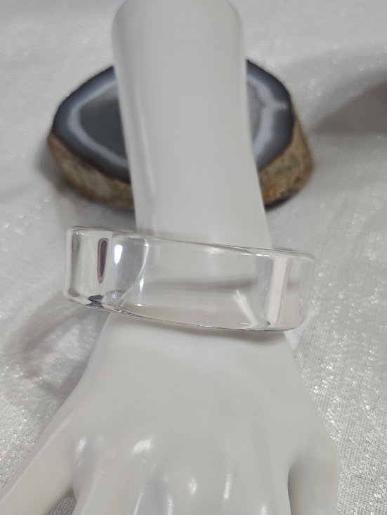 Vintage Jewelry - Vintage Clear Lucite Wide Chuncky Bangle Bracelet - Transparent